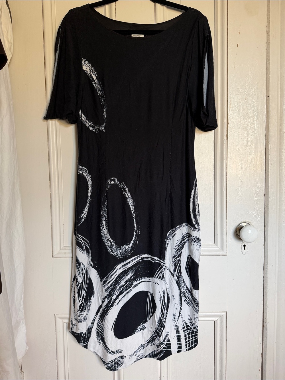 Simon Chang Women’s Black & White Circle-Print Midi Dress